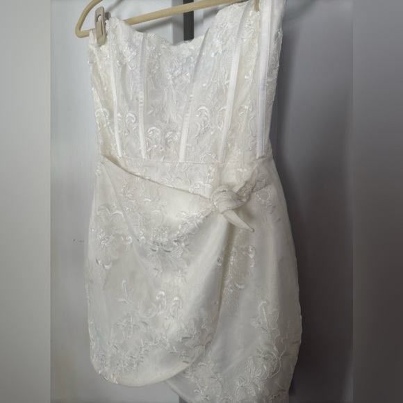 V. Chapman Nigella Dress in White - Picture 5 of 9